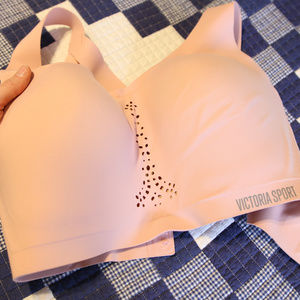 Victoria's Secret Intimates & Sleepwear - Victoria Sport Bra, NWOT, 32DDD Victoria's Secret Intimates & Sleepwear - Victoria Sport Bra, NWOT, 32DDD